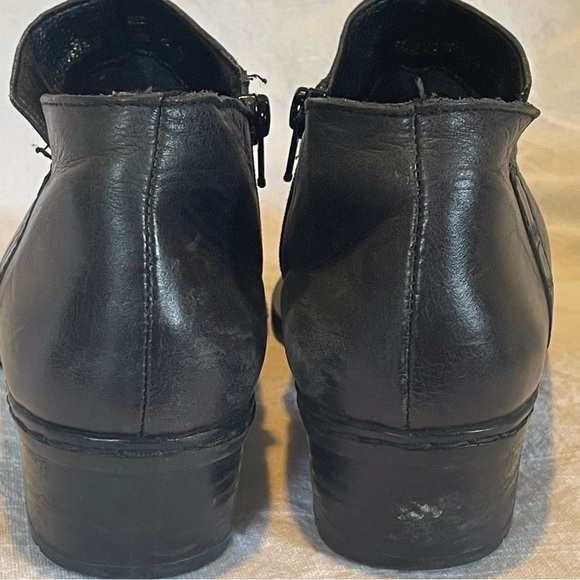 Women’s black Seibel ankle boots. 1” heel. Side zipper. Size 10 / 40. - Picture 5 of 9